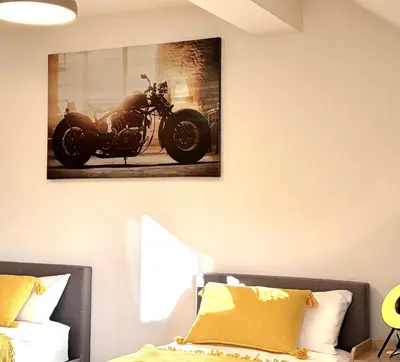 Ein Bett oder Betten in einem Zimmer der Unterkunft NewCityHome-3 Zi-Spacious Apartment Harley - Kaßberg - priv Parking