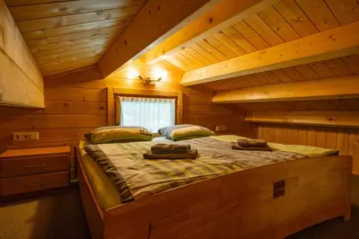 Ein Bett oder Betten in einem Zimmer der Unterkunft Golden Hop Waldsiedlung