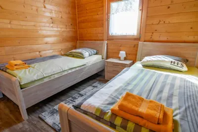 Ein Bett oder Betten in einem Zimmer der Unterkunft Golden Hop Waldsiedlung