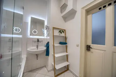 Ein Badezimmer in der Unterkunft DresdenStay Blasewitz 3 Schlafzimmer Kamin PS4