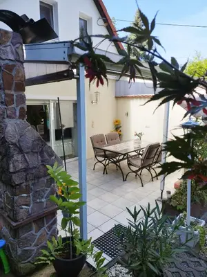 Ein Garten an der Unterkunft Ferienhaus - Ottendorf