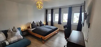 Ein Bett oder Betten in einem Zimmer der Unterkunft Helios Design Suite - Altbau DG mit Lift & Parkplatz - Elbe & Altstadt - S-Bahn nach Dresden