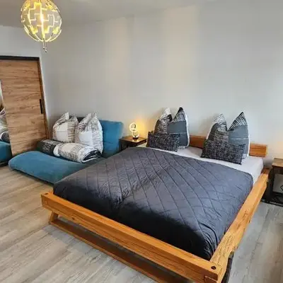 Helios Design Suite - Altbau DG mit Lift & Parkplatz - Elbe & Altstadt - S-Bahn nach Dresden