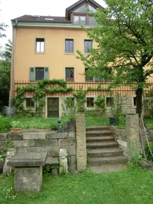 Ein Garten an der Unterkunft Ferienwohnung mit Charme in Dresden Pillnitz