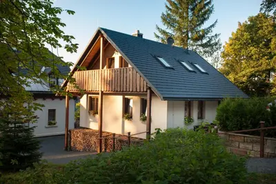 Das Gebäude in dem sich die Ferienwohnung befindet