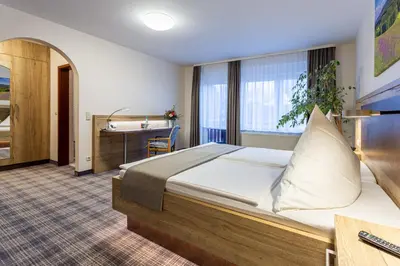 Ein Bett oder Betten in einem Zimmer der Unterkunft Hotel Zur Aussicht