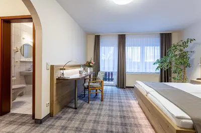 Ein Bett oder Betten in einem Zimmer der Unterkunft Hotel Zur Aussicht