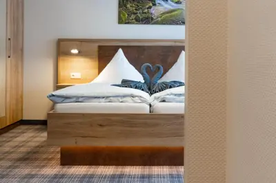 Ein Bett oder Betten in einem Zimmer der Unterkunft Hotel Zur Aussicht