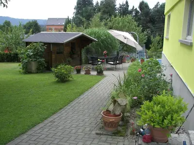 Ein Garten an der Unterkunft Familienspaß in Lichtenhain