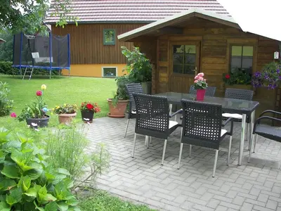 Ein Garten an der Unterkunft Wohnung in Lichtenhain beim Böhmischen Park