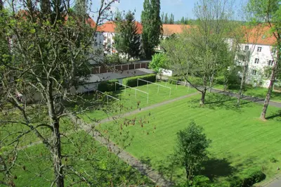 Ein Garten an der Unterkunft Ferienwohnung Schütze
