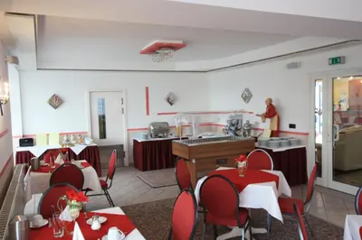 Ein Restaurant oder anderes Speiselokal in der Unterkunft Hotel Bürgerhof