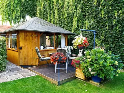 Ein Garten an der Unterkunft Pension Wehner