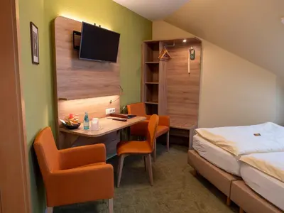 Ein Bett oder Betten in einem Zimmer der Unterkunft Altstadthotel 