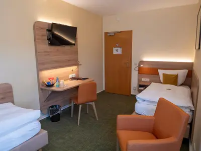 Ein Bett oder Betten in einem Zimmer der Unterkunft Altstadthotel 