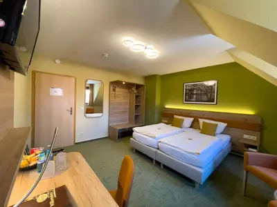 Ein Bett oder Betten in einem Zimmer der Unterkunft Altstadthotel 