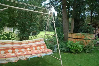 Ein Garten an der Unterkunft Ferienwohnung Katzstein