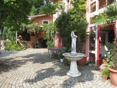 Ein Garten an der Unterkunft Stadtoase