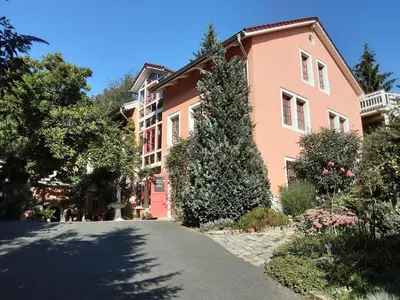 Das Gebäude in dem sich die Ferienwohnung befindet