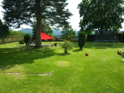Ein Garten an der Unterkunft Ferienoase Lilienstein
