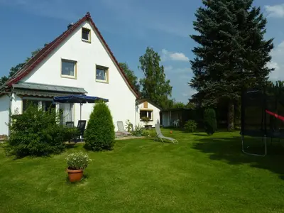 Ein Garten an der Unterkunft Ferienoase Lilienstein