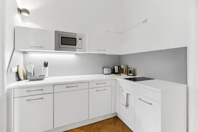 Küche/Küchenzeile in der Unterkunft Limehome Dresden Antonstraße