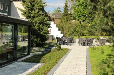 Ein Garten an der Unterkunft Hotel Maucksches Gut