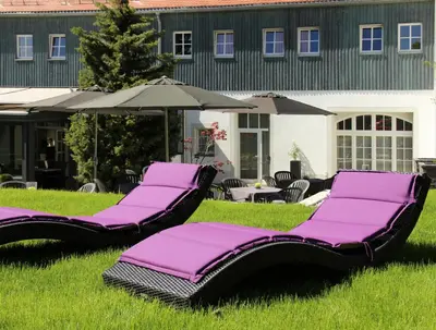 Ein Garten an der Unterkunft Hotel Maucksches Gut