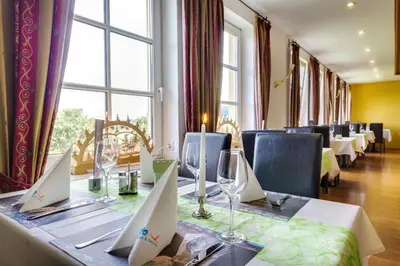 Ein Sitzbereich in der Unterkunft Panorama Berghotel Wettiner Höhe