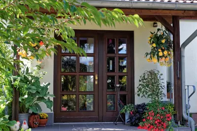 Ein Garten an der Unterkunft Pension Am Kirschberg