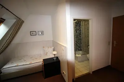 Ein Bett oder Betten in einem Zimmer der Unterkunft Pension Am Kirschberg