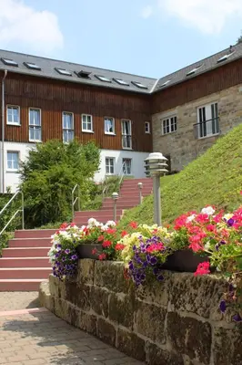 Ein Garten an der Unterkunft Apartments Erbgericht