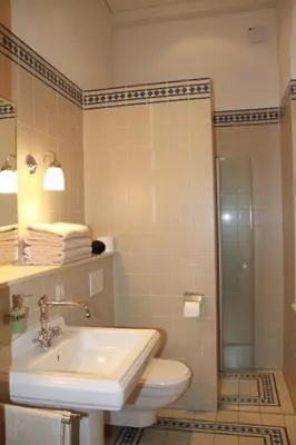 Ein Badezimmer in der Unterkunft Ferienwohnung Jagdschloss Bielatal