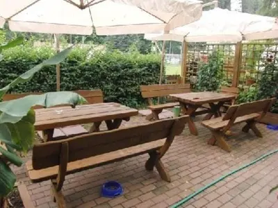 Ein Garten an der Unterkunft Pension Strohbach