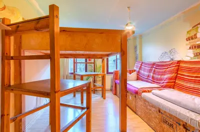 Ein Bett oder Betten in einem Zimmer der Unterkunft Hostel Lollis Homestay Dresden