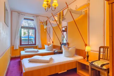 Ein Bett oder Betten in einem Zimmer der Unterkunft Hostel Lollis Homestay Dresden