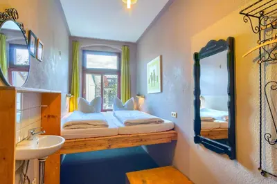 Ein Bett oder Betten in einem Zimmer der Unterkunft Hostel Lollis Homestay Dresden