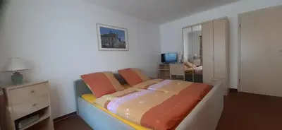 Ein Bett oder Betten in einem Zimmer der Unterkunft Ferienwohnung im Prossner Gründel