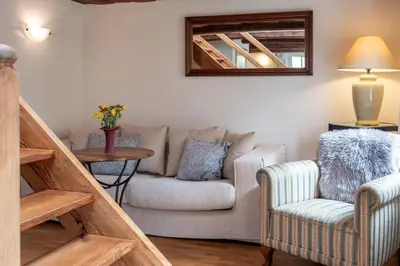 Ein Sitzbereich in der Unterkunft Apartmenthaus Brunnenhof