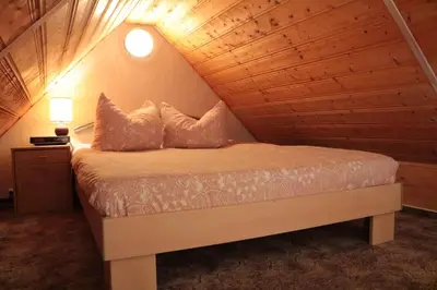 Ein Bett oder Betten in einem Zimmer der Unterkunft Ferienwohnung Bock im Seenland