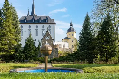 Der Swimmingpool an oder in der Nähe von Schloss Purschenstein