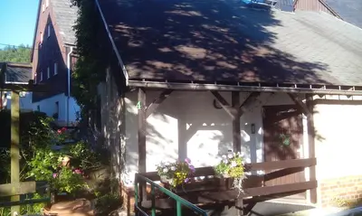 Das Gebäude in dem sich das Ferienhaus befindet