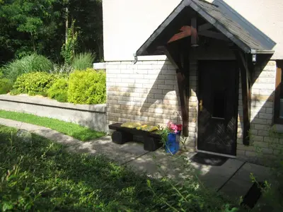 Ein Garten an der Unterkunft Ferienwohnung am Wäldchen