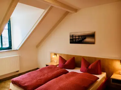 Ein Bett oder Betten in einem Zimmer der Unterkunft Schweizerhaus