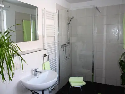 Ein Badezimmer in der Unterkunft chicke Ferienwohnung in Struppen