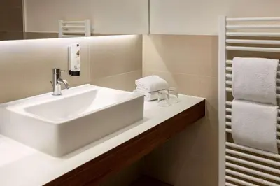 Ein Badezimmer in der Unterkunft Amedia Plaza Dresden, Trademark Collection by Wyndham