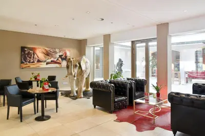 Ein Sitzbereich in der Unterkunft Amedia Plaza Dresden, Trademark Collection by Wyndham