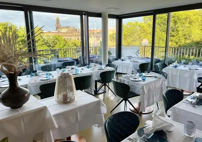 Ein Restaurant oder anderes Speiselokal in der Unterkunft Residenz am Zwinger