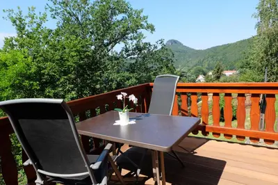 Ein allgemeiner Bergblick oder ein Berglick von der Ferienwohnung aus