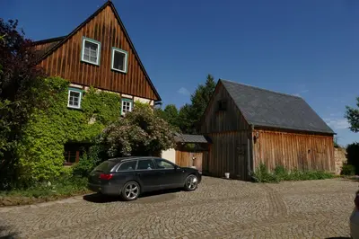 Das Gebäude in dem sich die Ferienwohnung befindet